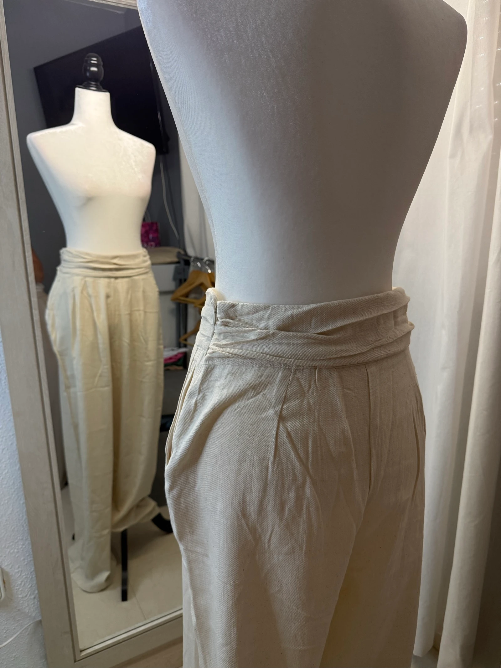 Wide pleated high-waisted beige long pants – photo 3